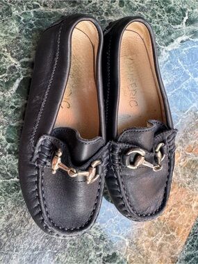 Little Eric Black/Navy blue Leather Loafers with Silver Chain Bit size 25